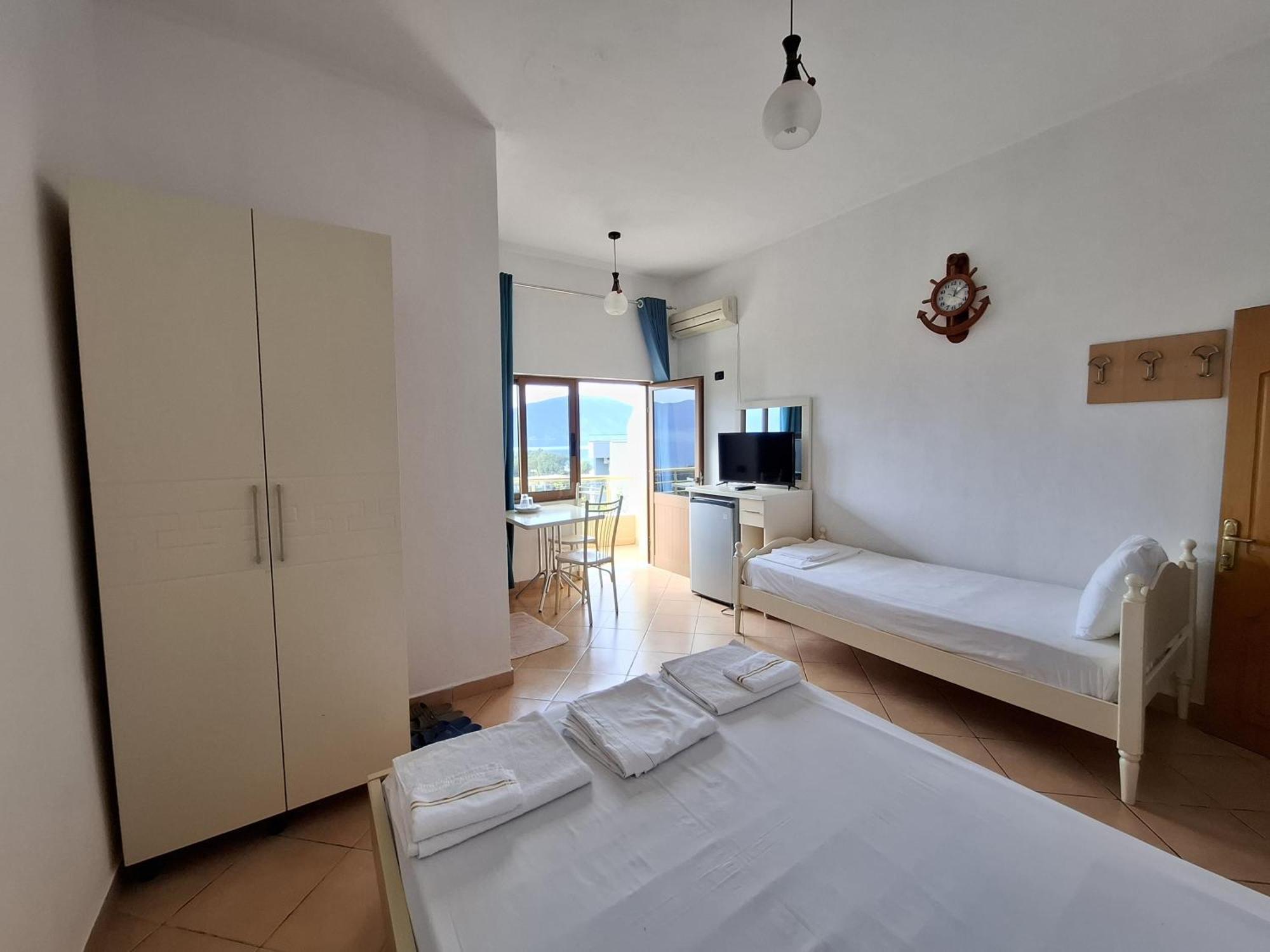 Hotel Sirena Radhimë Zewnętrze zdjęcie