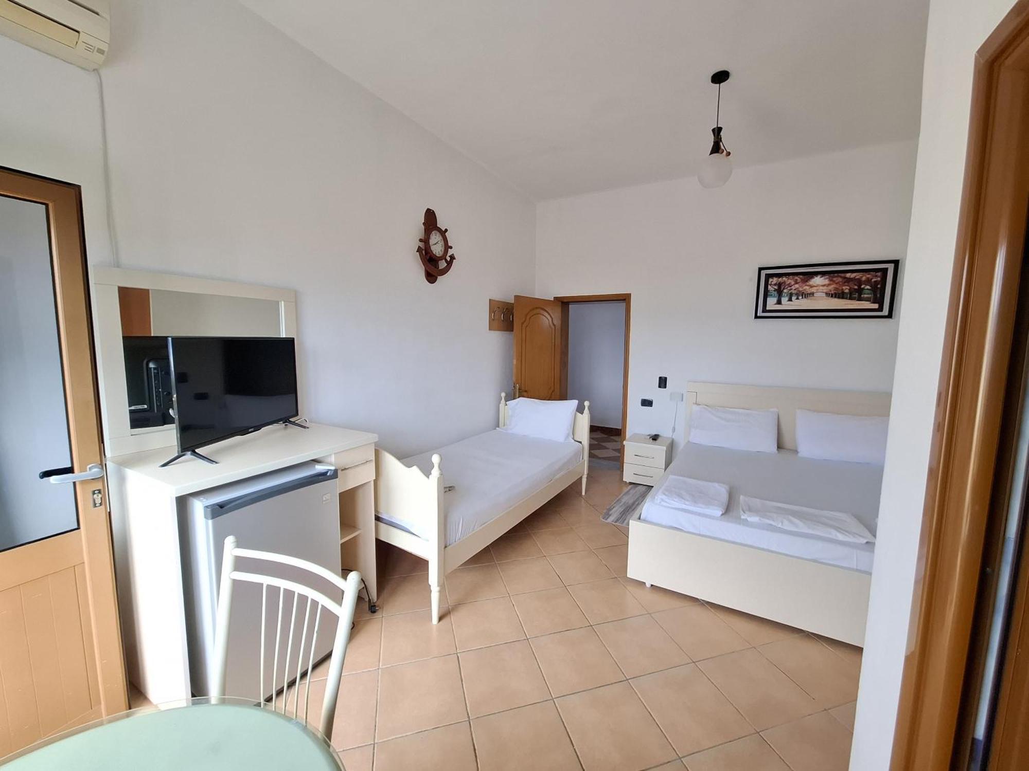 Hotel Sirena Radhimë Zewnętrze zdjęcie