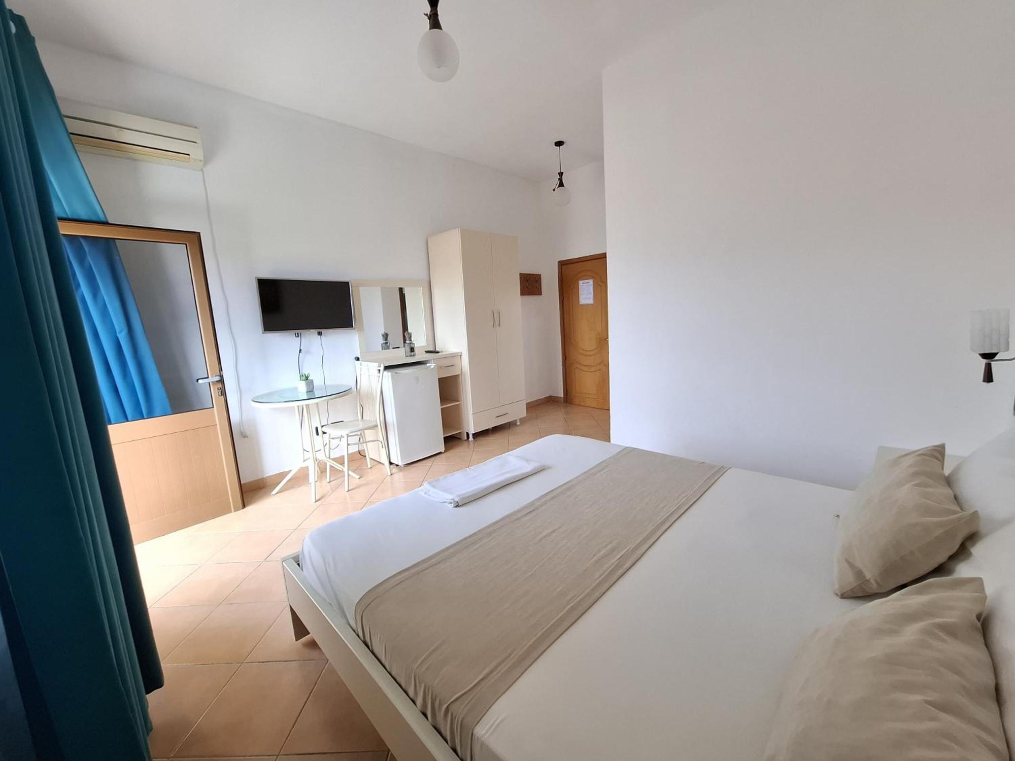 Hotel Sirena Radhimë Zewnętrze zdjęcie