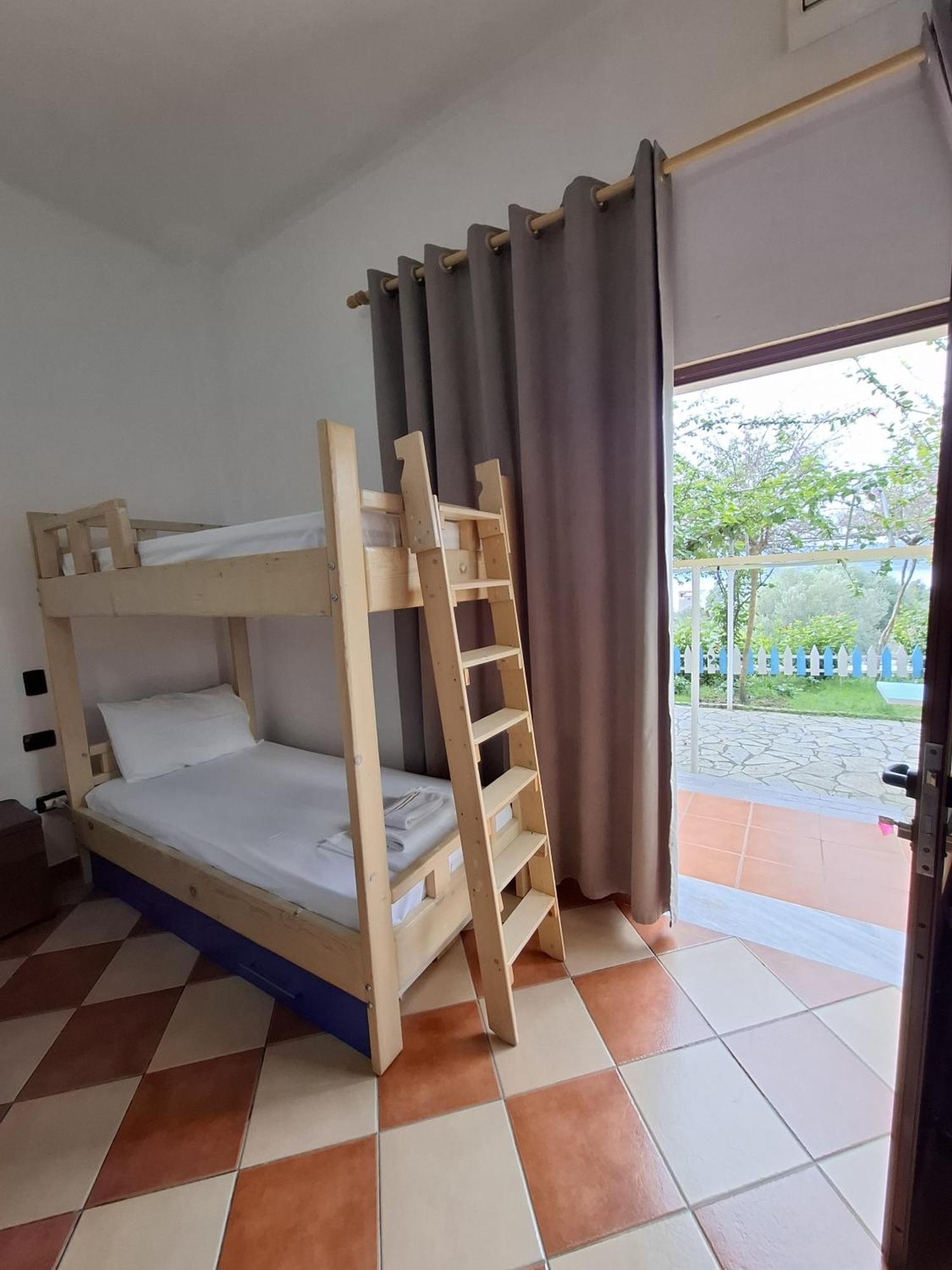 Hotel Sirena Radhimë Zewnętrze zdjęcie